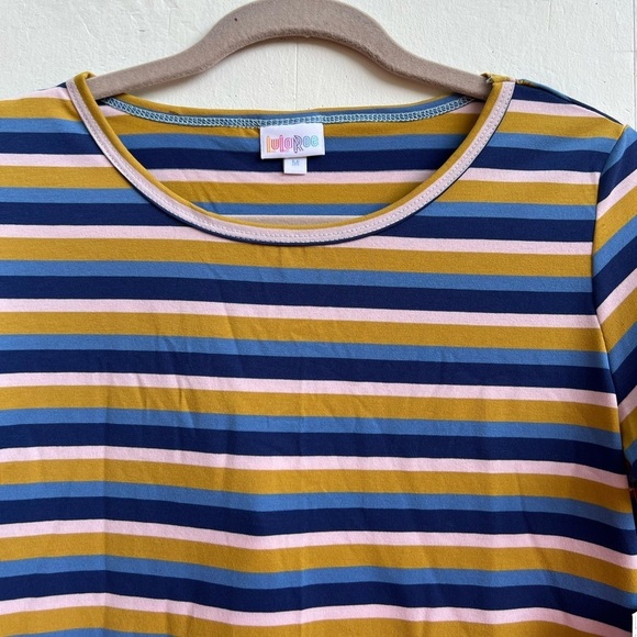 LuLaRoe Striped Gigi Short Sleeve Top Size Medium NWT - Picture 2 of 9